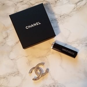 AUTHENTIC CHANEL Brooch Crystal and Quilted